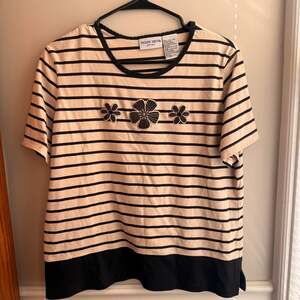 Jaclyn smith black and cream floral top